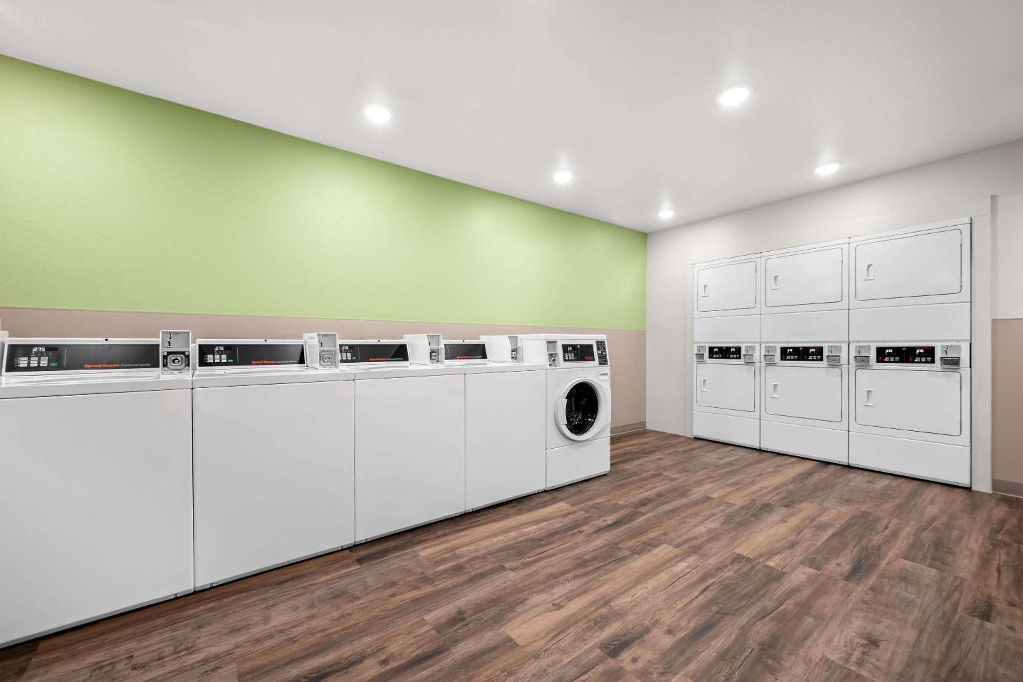 Woodspring Suites Huntsville - Research Park Екстер'єр фото